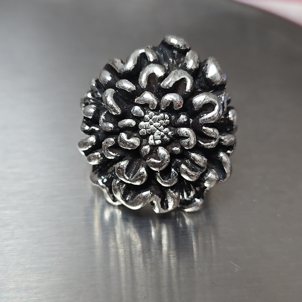 Vintage Heavy Siliver Tone Flower  Ring Size 8 Weight 30 g